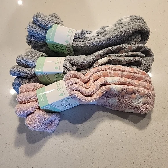 6 Pairs  Fuzzy Socks Non-Slip Moisturizing Infused  Women's One Size - Picture 8 of 10